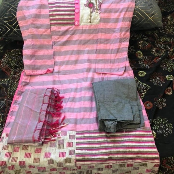 Readymade salwar kameez - Picture 3 of 8